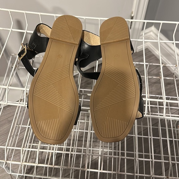 Black Strappy Flat Sandals with Hook Closure - Picture 4 of 5